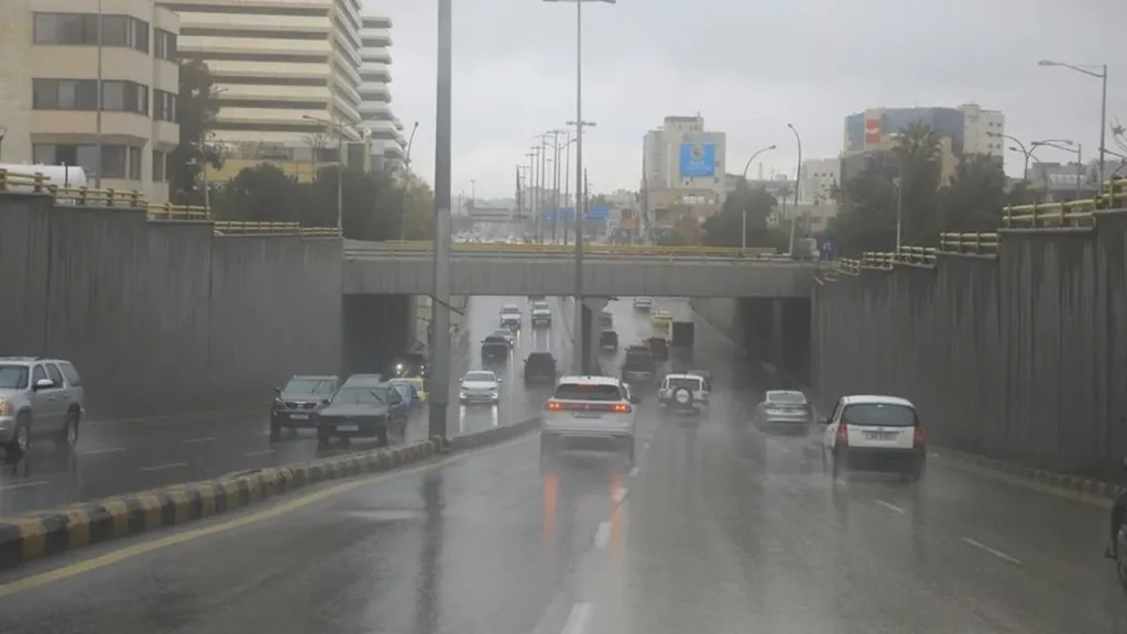 الأرصاد تحذر من تدني الرؤية الأفقية في المرتفعات صباح يوم الاثنين القادم